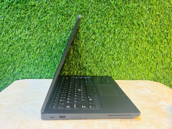 Renewed Dell latitude 5480/ I5 7th Gen Touch screen - Image 3