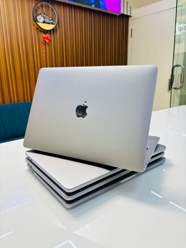 MACBOOK 2020 year Touch Bar I7 16GB RAM 500 GB SSD - Image 2
